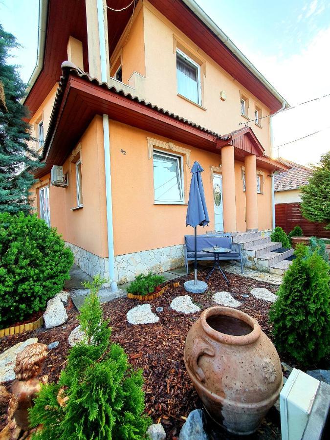 Airport Luxury Apartman 42 Vecsés Exteriör bild