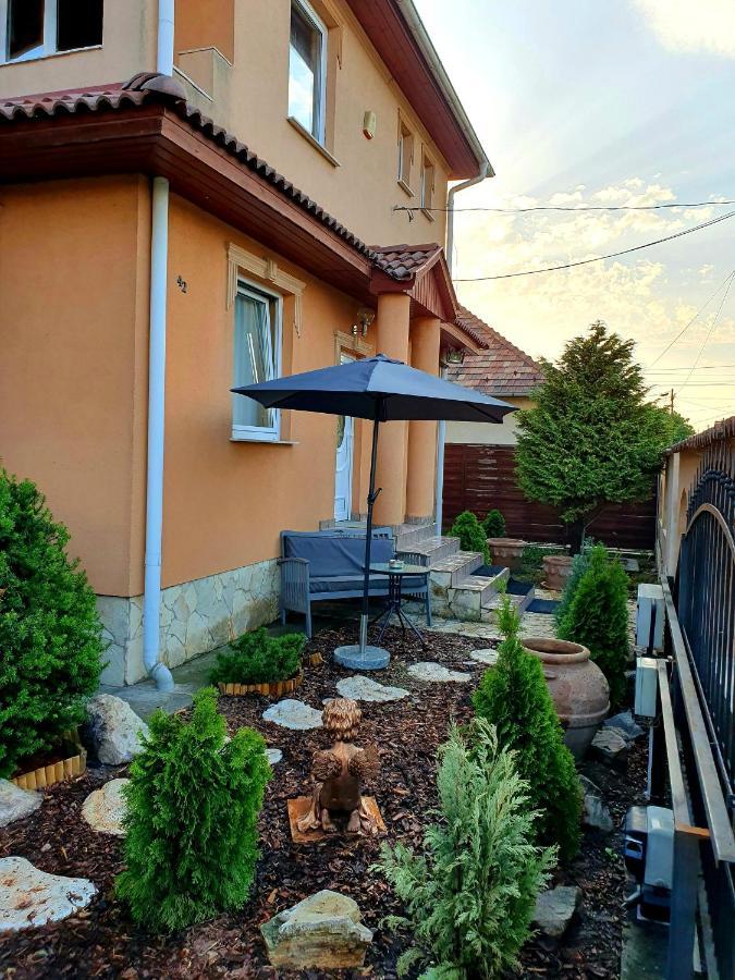 Airport Luxury Apartman 42 Vecsés Exteriör bild