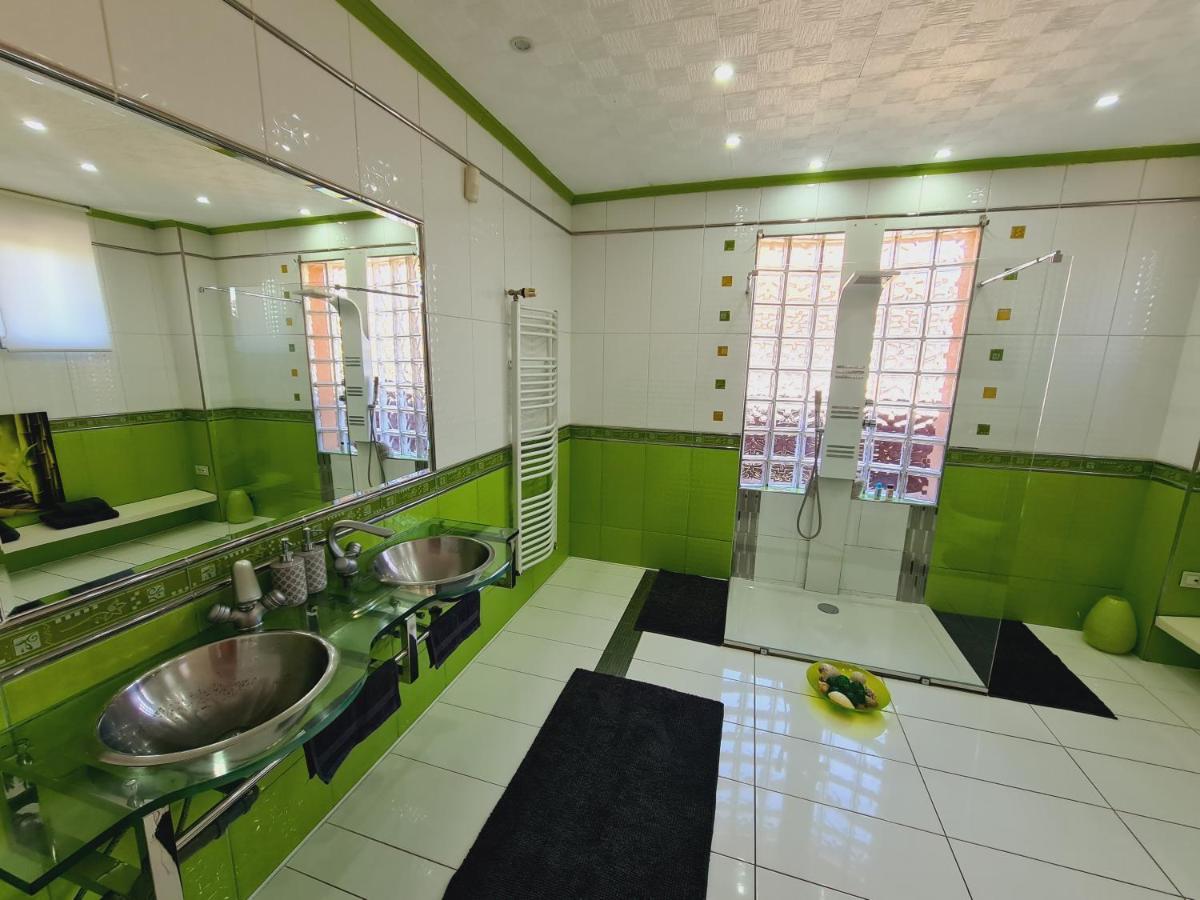 Airport Luxury Apartman 42 Vecsés Exteriör bild
