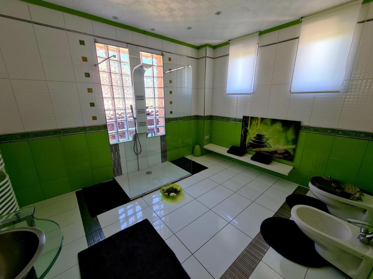Airport Luxury Apartman 42 Vecsés Exteriör bild